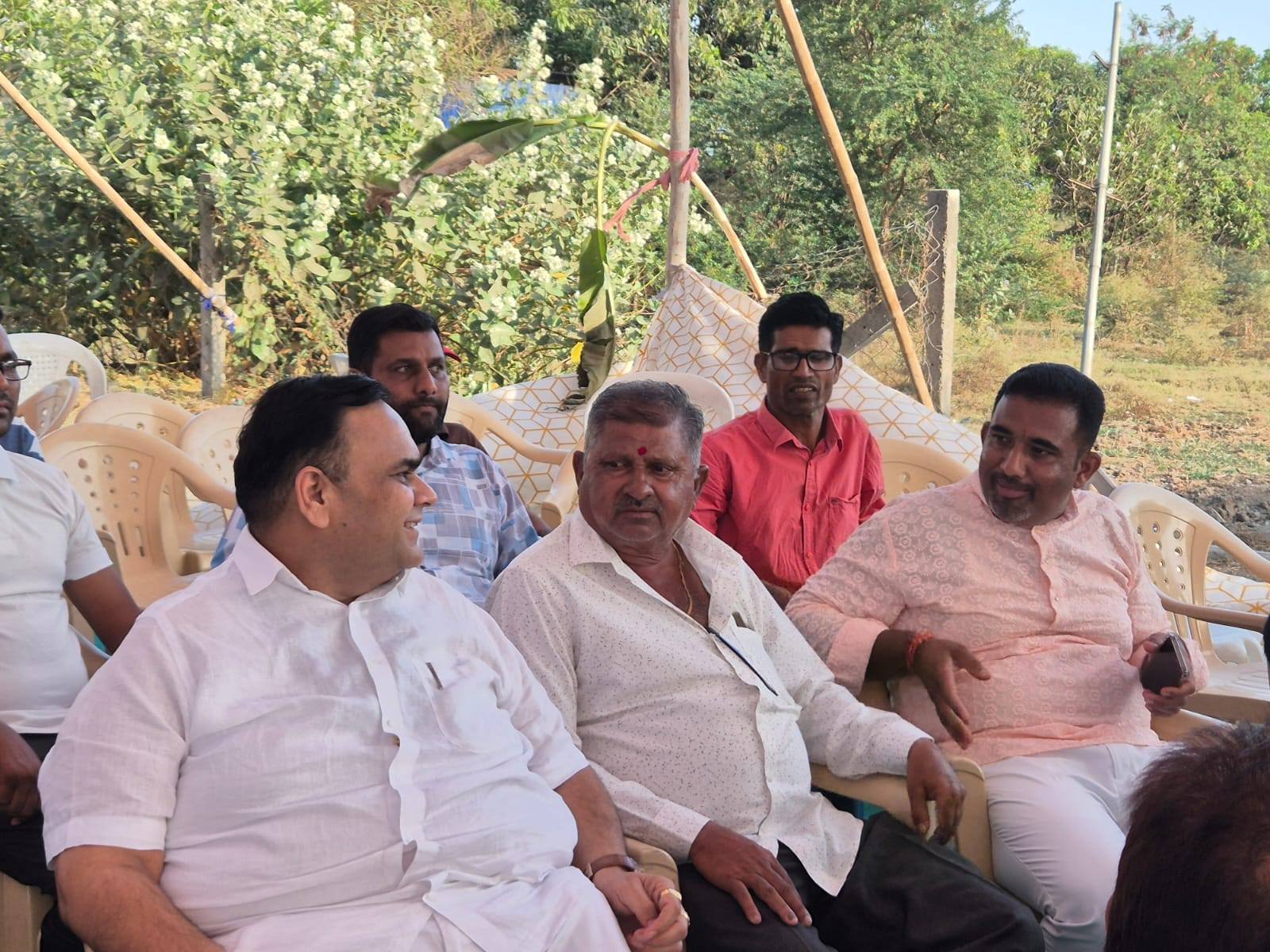 તા.૧૨-૦૪-૨૦૨૫ ના રોજ ગાંવ ચલો બસ્તી અભિયાન હેઠળ મહુવા તાલુકાના તરસાડી ગામમાં હનુમાન જયંતીના કાર્યક્રમમાં હાજરી આપી અને ગ્રામ પંચાયતના સભ્યો અને ગામના આગેવાનો સાથે આગામી યોજના વિશે માહિતી આપી.